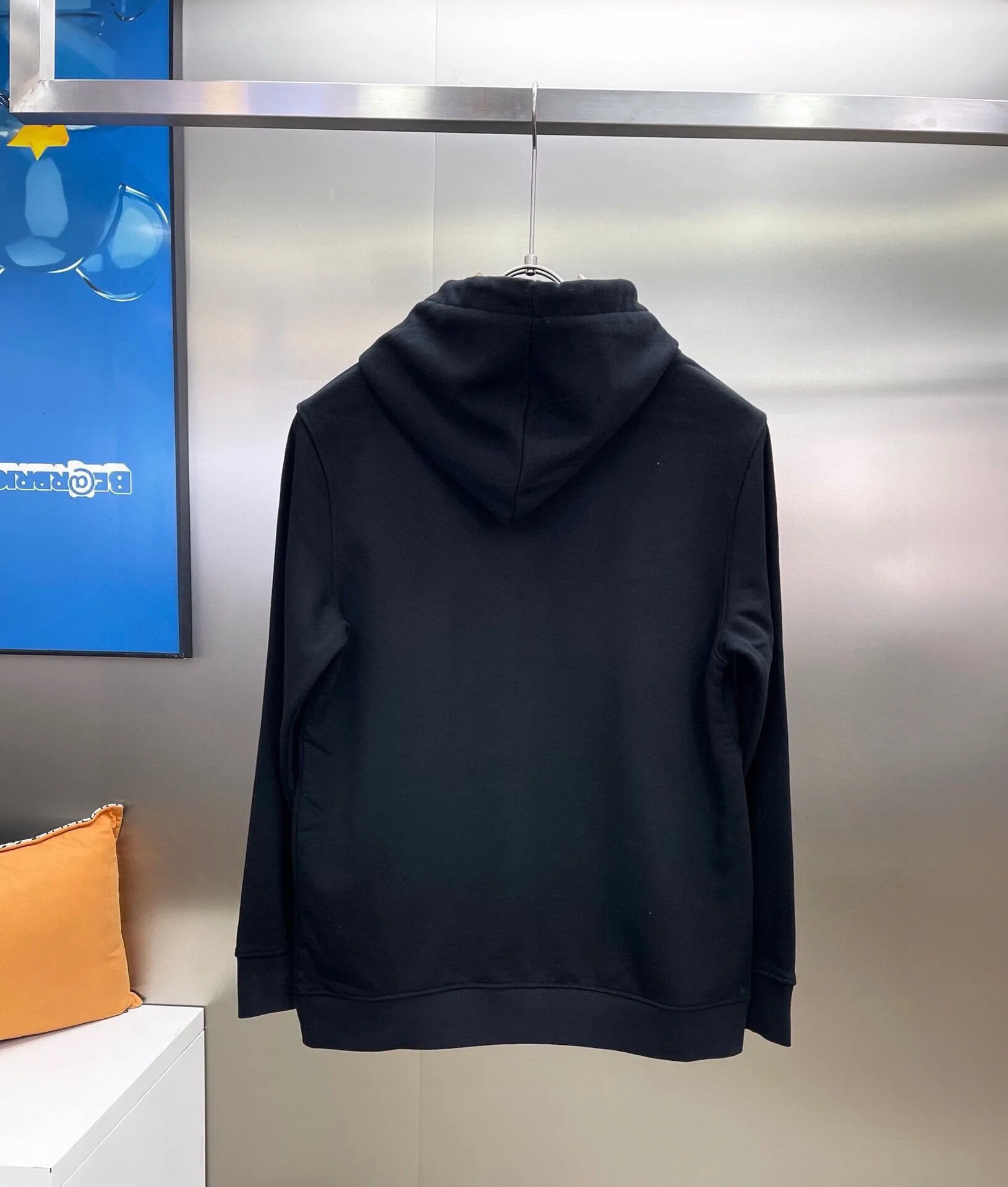 🅿️400 [LV Louis Vuitton] (Fat Man Gospel) hot-selling suit is coming. Focus on the original version of the official website. 2025 new hot-selling cardigan sweater suit. The original order is the best. 🇭🇰The meticulous work of top designers is dedicated to a fitting and perfect upper body effect. 100% natural high-quality Roman cotton, close-fitting comfort, noble and elegant! Original hardware embodies elegance and nobility! Counter size: M-5XL (maximum wear up to 220 pounds)
